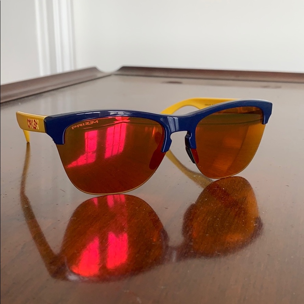 Oakley Frogskins Lite Snapback Collection